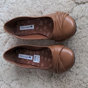 Only worn once! Brown flats - size 8.5